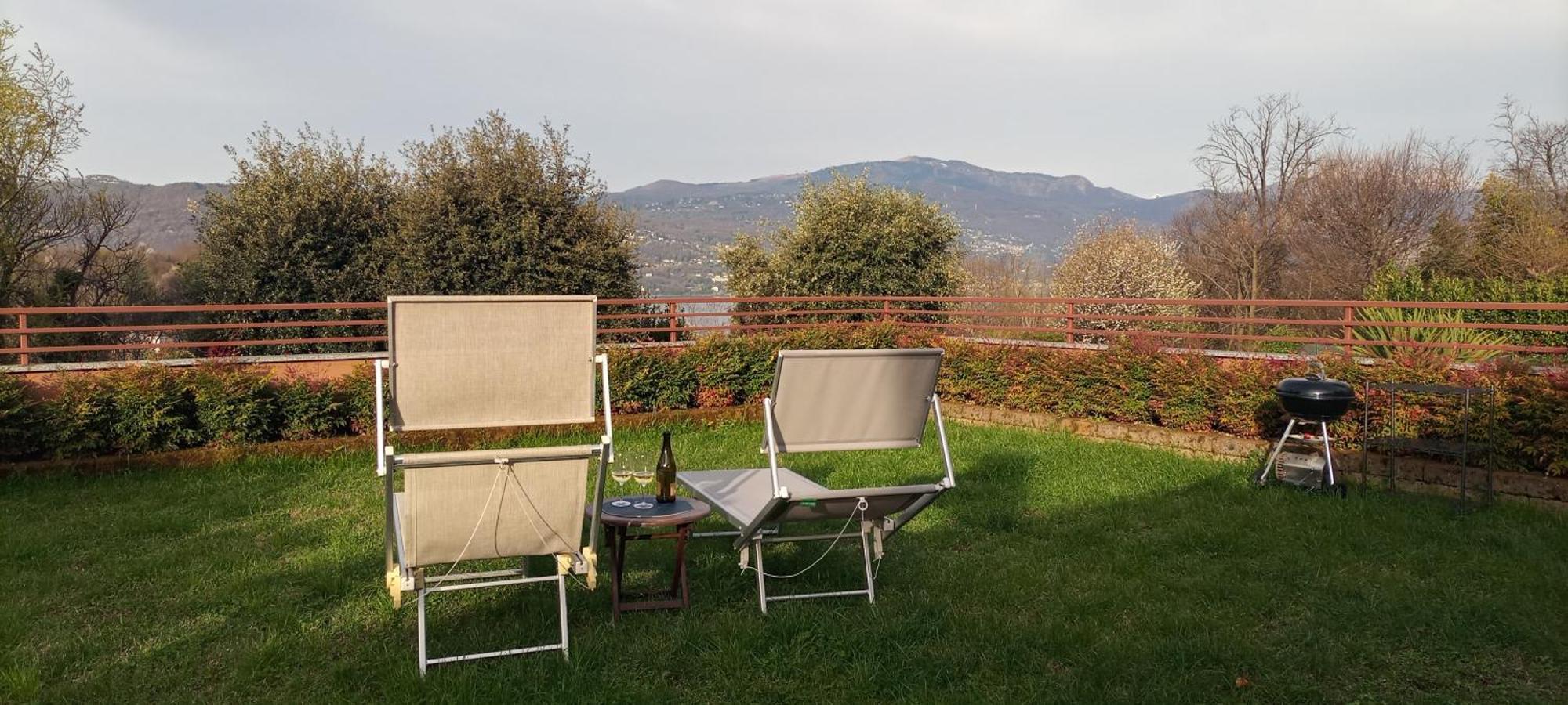 Mirasole Holiday House Leggiuno Екстериор снимка